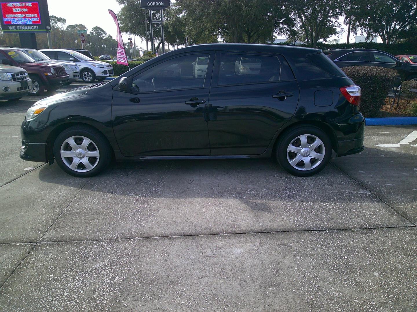 2009 BLACK TOYOTA MATRIX S; XRS (2T1KE40E59C) , located at 1200 Cassat Avenue, Jacksonville, FL, 32205, (904) 695-1885, 30.302404, -81.731033 - Photo#4